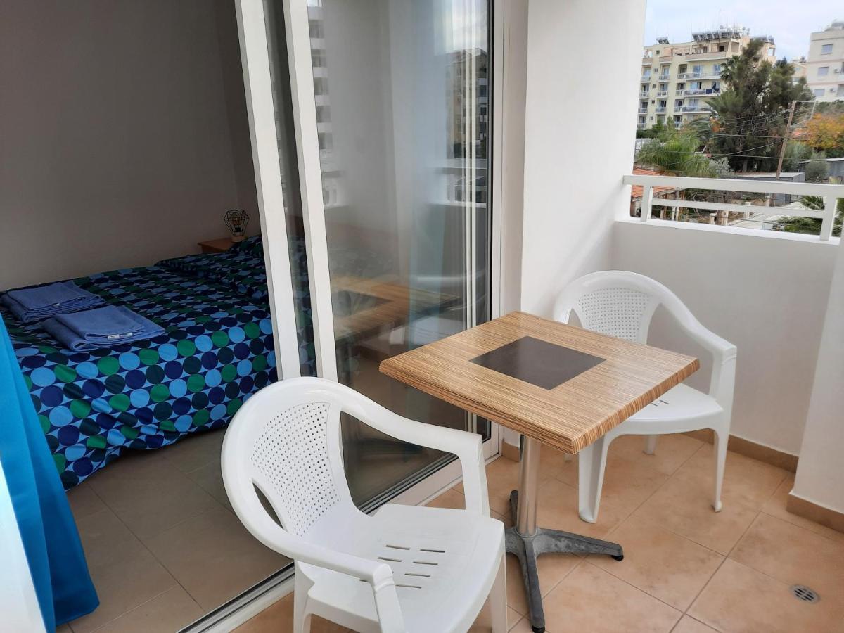 Large Apt 2 Bedrooms Sea View & 2 Balconies Larnaca Exterior photo